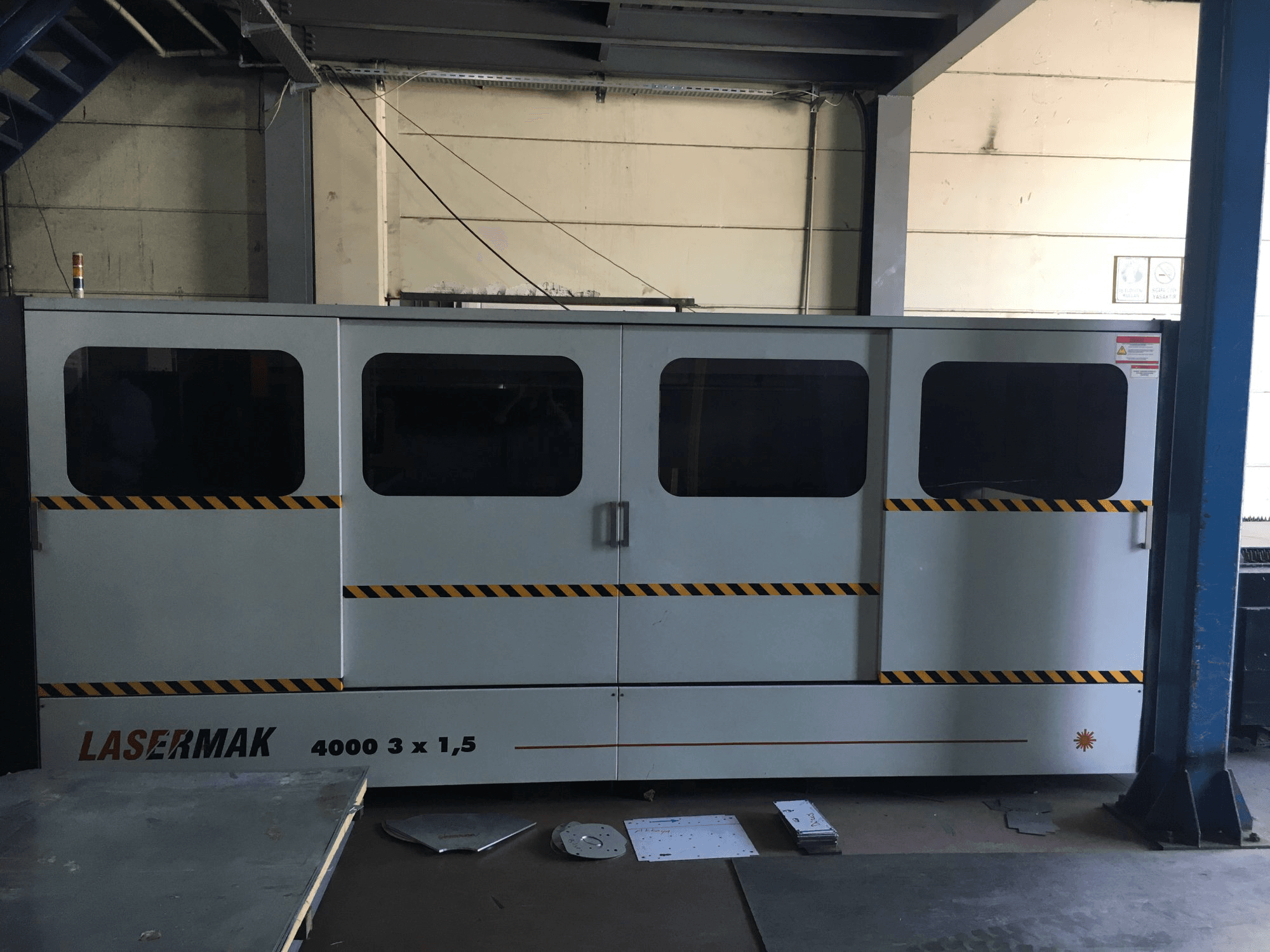 Makine ERMAKSAN - Önden görünüm LASERMARK 4000 3x1,5
