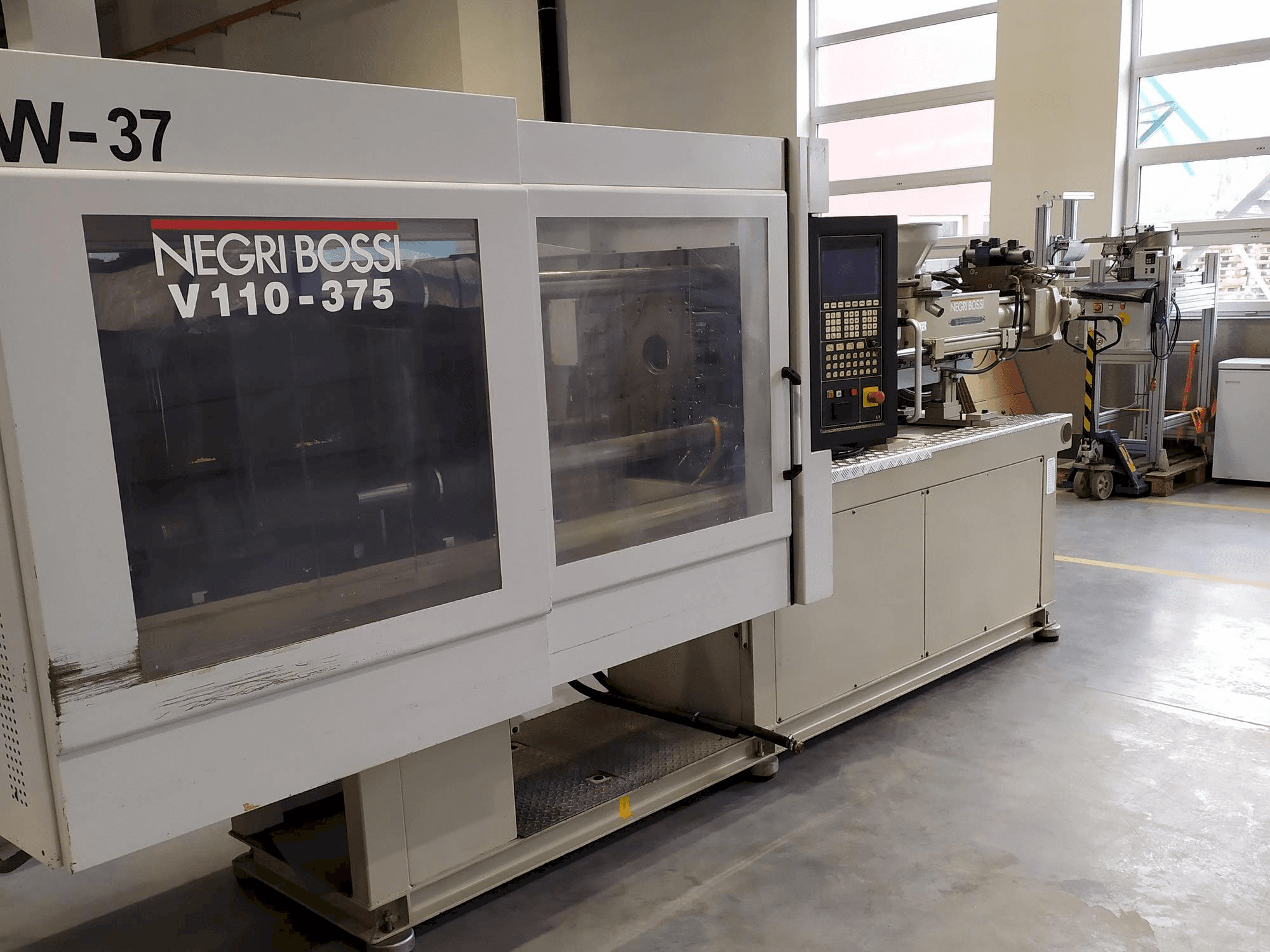 Makine Negri Bossi V110-375 - Önden görünüm
