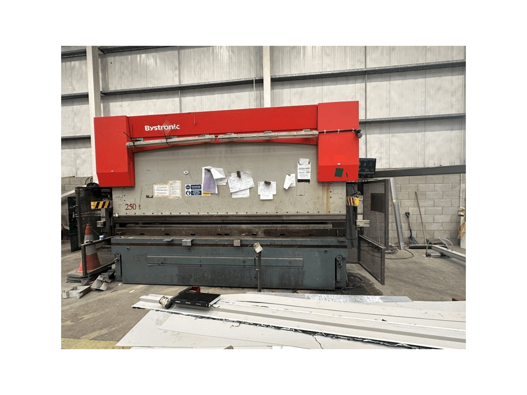Makine Bystronic PR 250 x 4100 - Önden görünüm