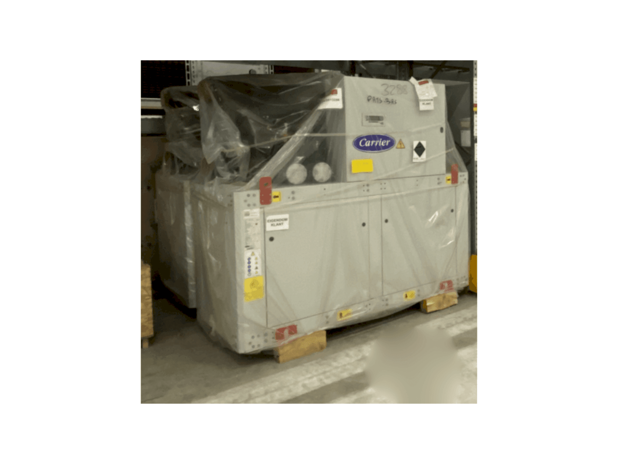 Makine CARRION 3x Carrier heat pump 30WI1000 & 2x Refrion Dry Coolers V-model ES4C 2390.6/4 E2 - Önden görünüm