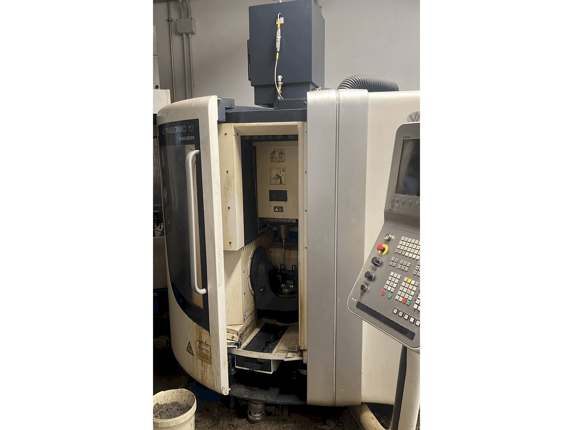 Makine DMG ultrasonic 10 sauer - Önden görünüm