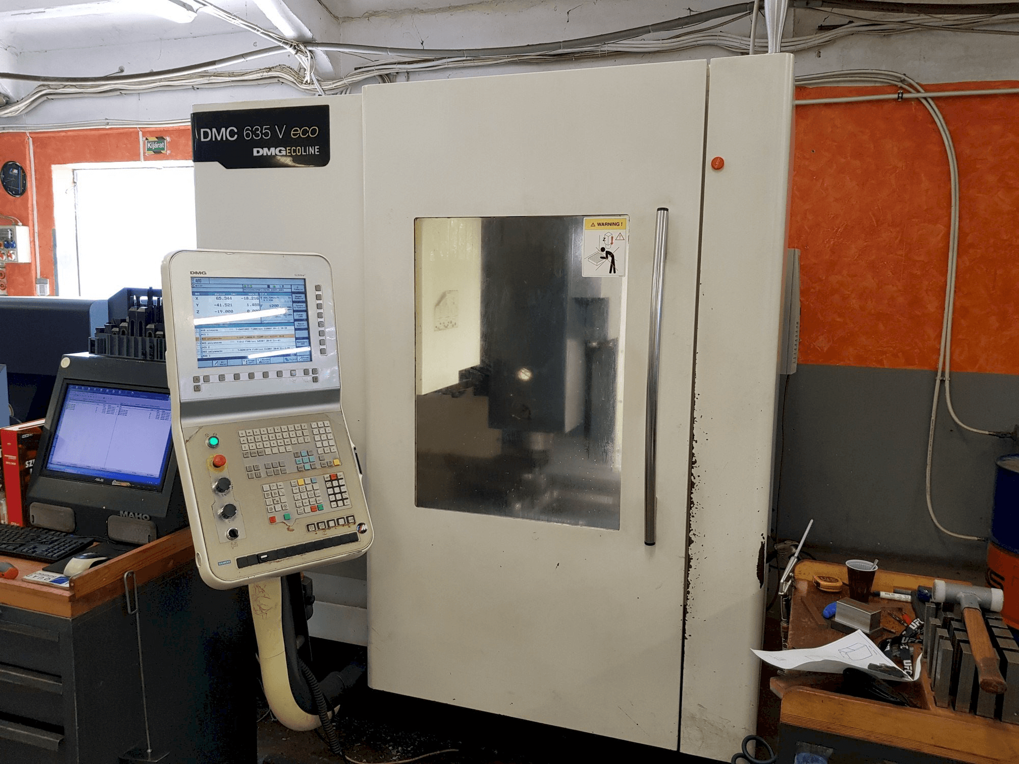 Makine DMG DMC 635 V eco - Önden görünüm