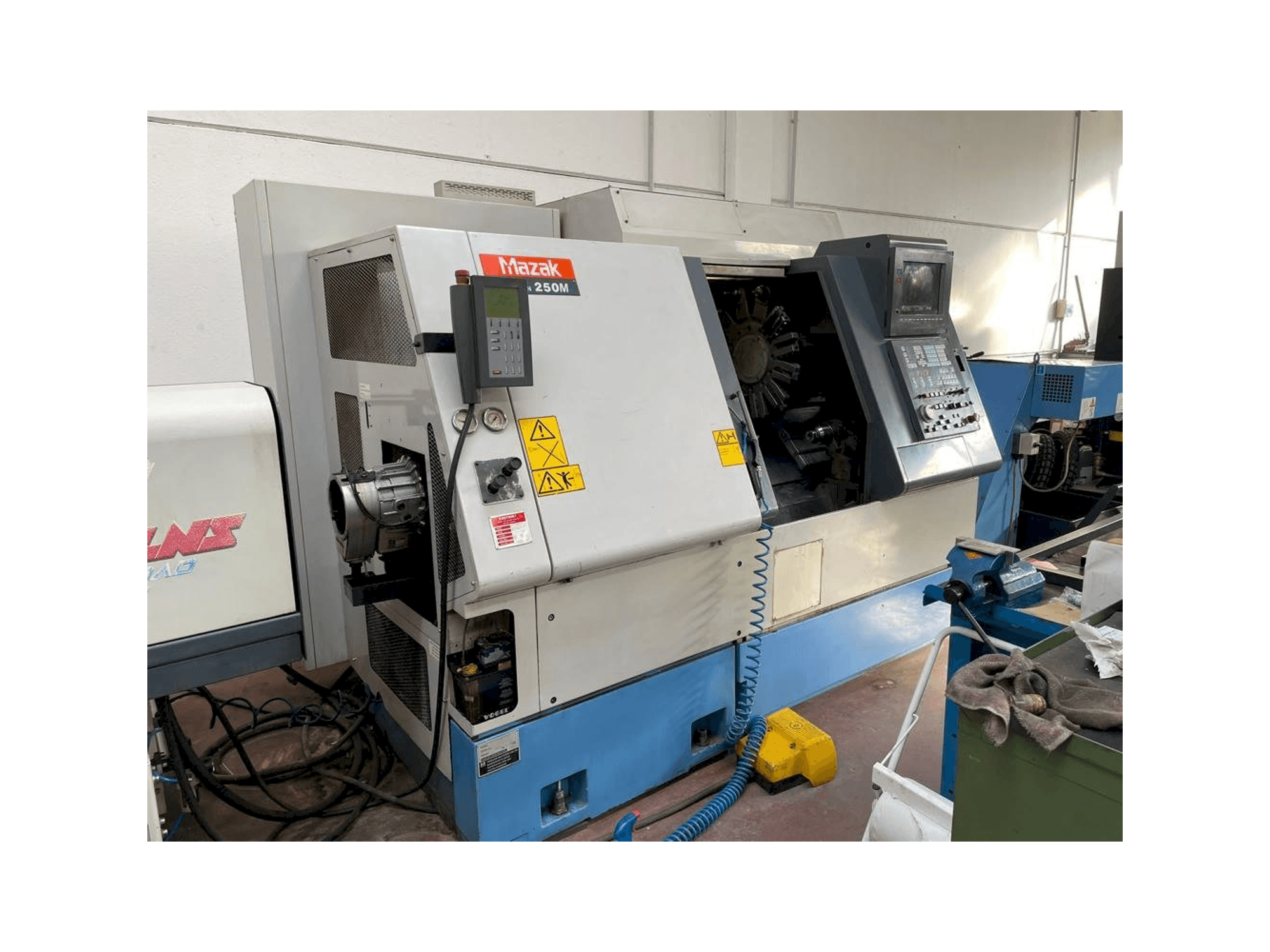 Makine Mazak SQT 250M - Önden görünüm