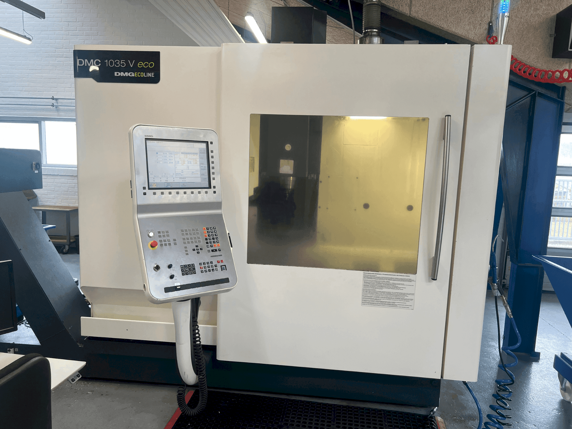 Makine DMG MORI DMC 1035V eco - Önden görünüm