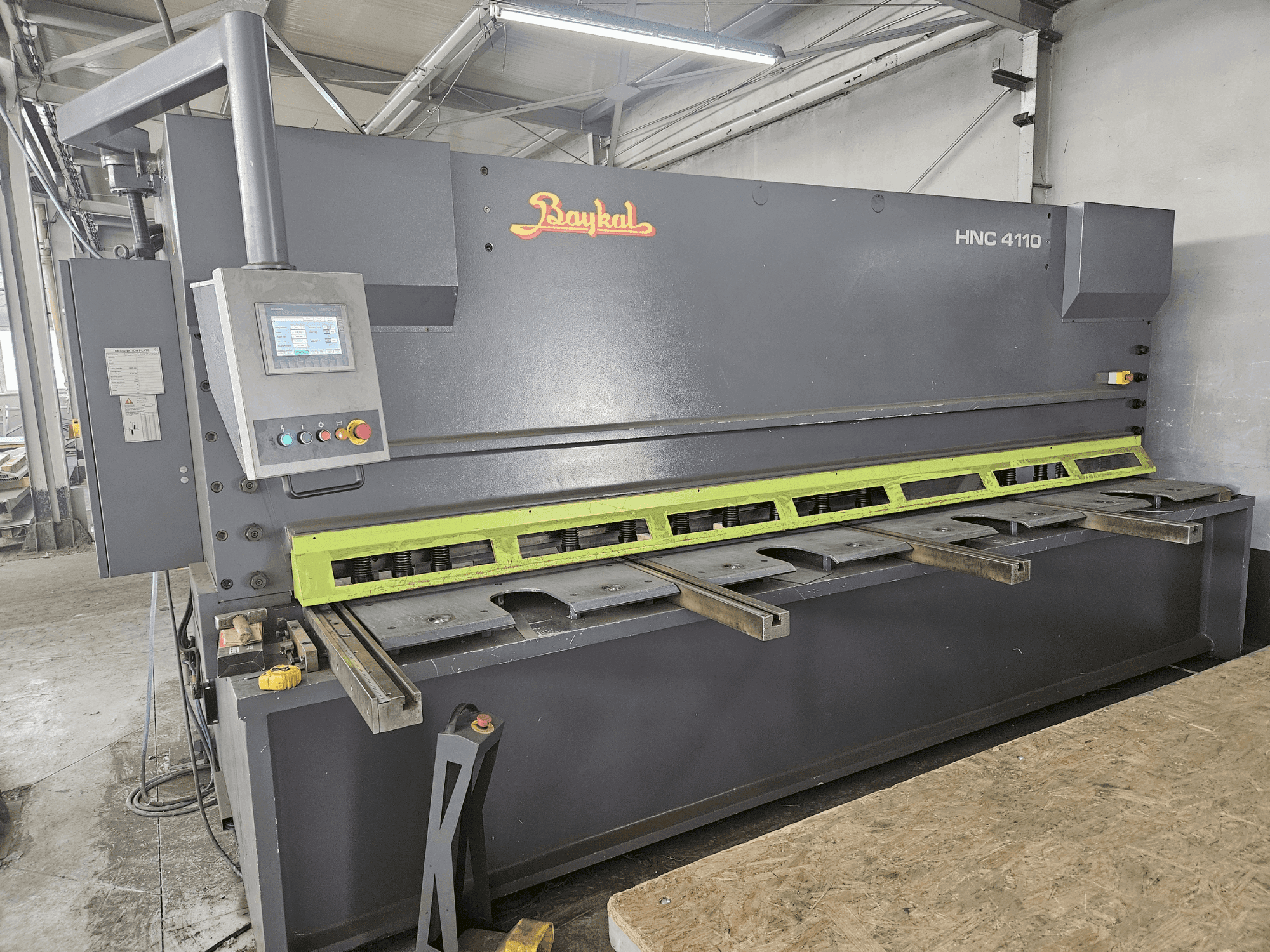 Makine Baykal HNC 4110 - Önden görünüm