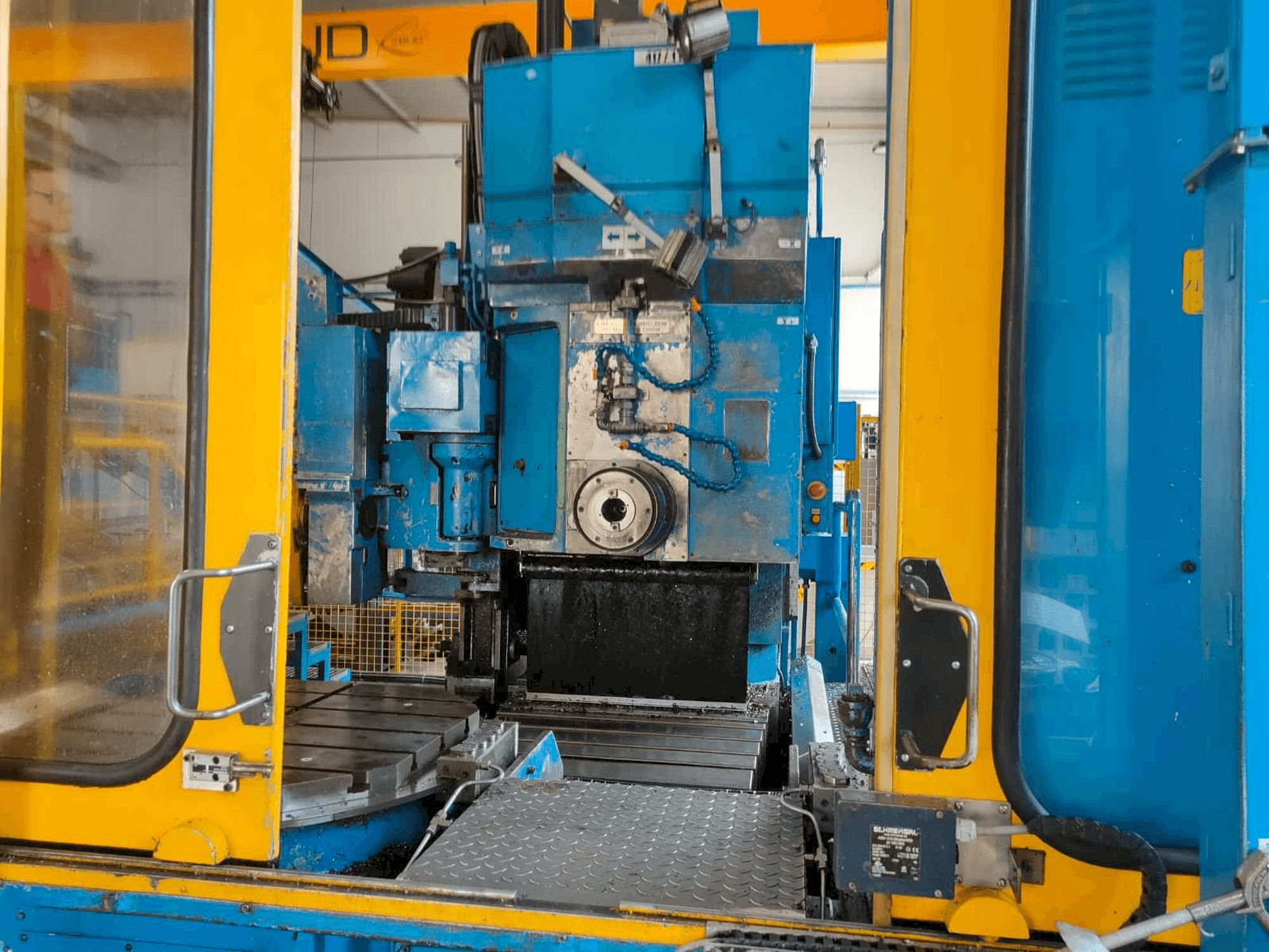 Makine Cincinnati MILACRON 20-HC-2500 - Önden görünüm