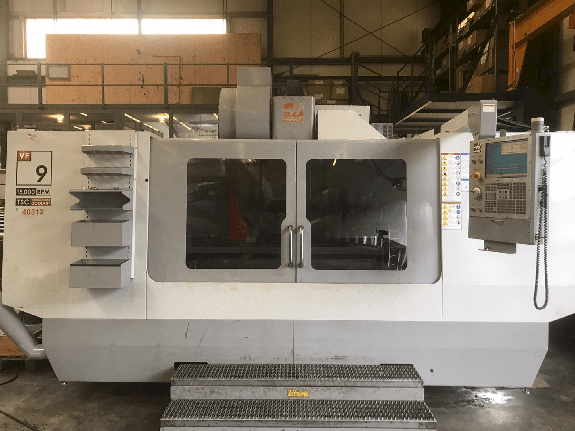 Makine HAAS VF-9 - Önden görünüm
