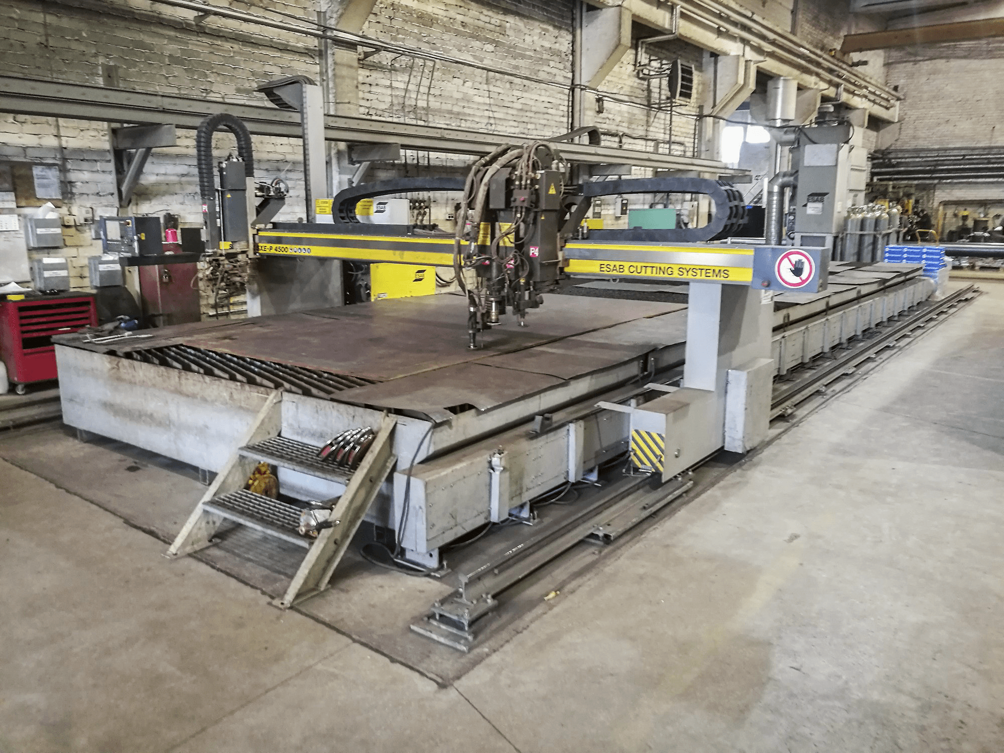 Makine ESAB - Sağdan görünüm SXE-P2 4500