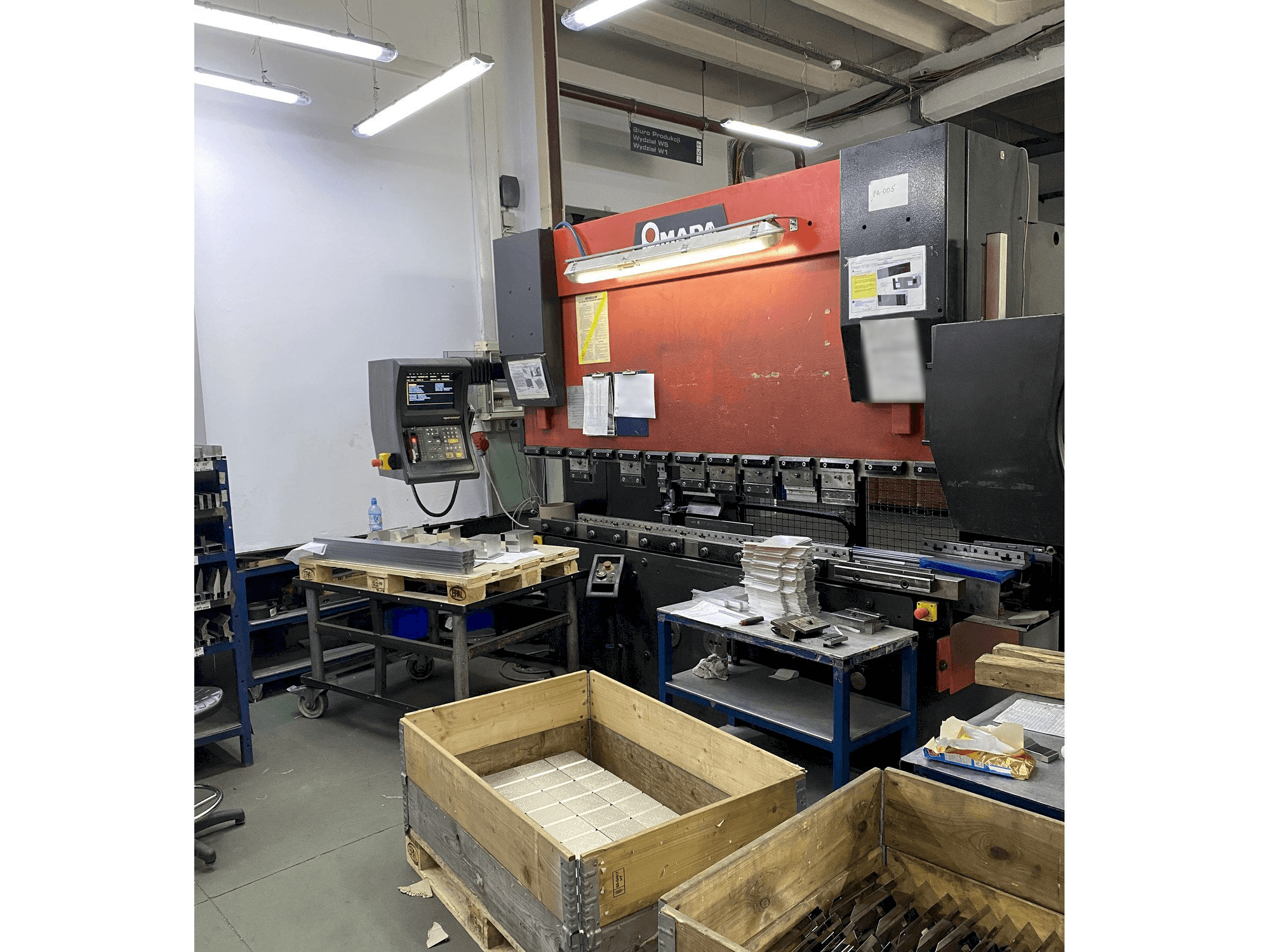 Makine AMADA HFBO 8025 - Önden görünüm