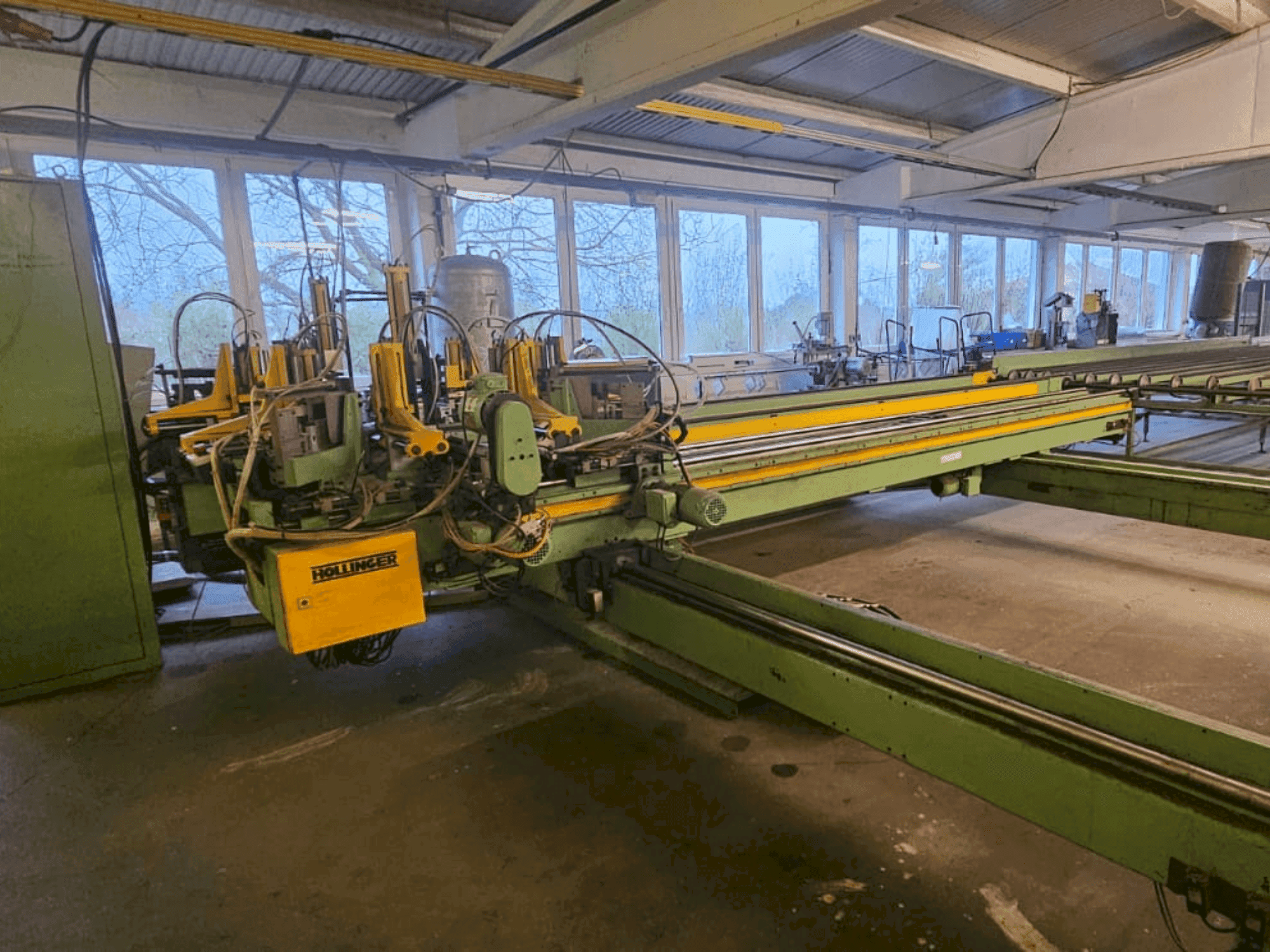 Makine HOLLINGER MSE-II-EP-SB-300-450 - Önden görünüm