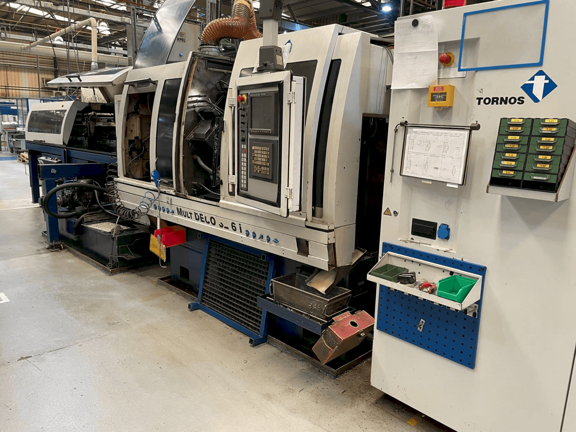 Makine TORNOS MultiDeco 32/6i - Önden görünüm