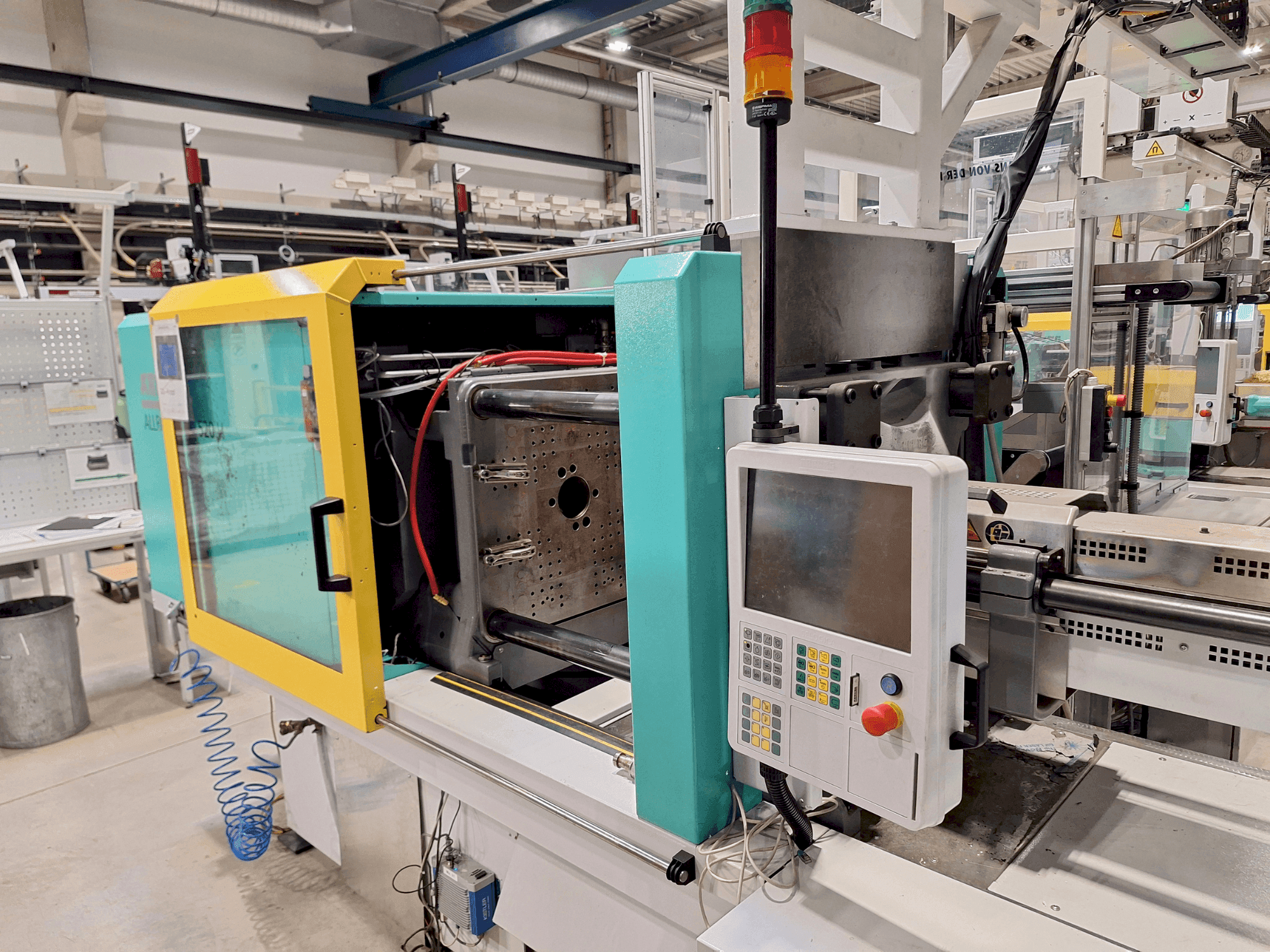 Makine Arburg 520 H - Önden görünüm