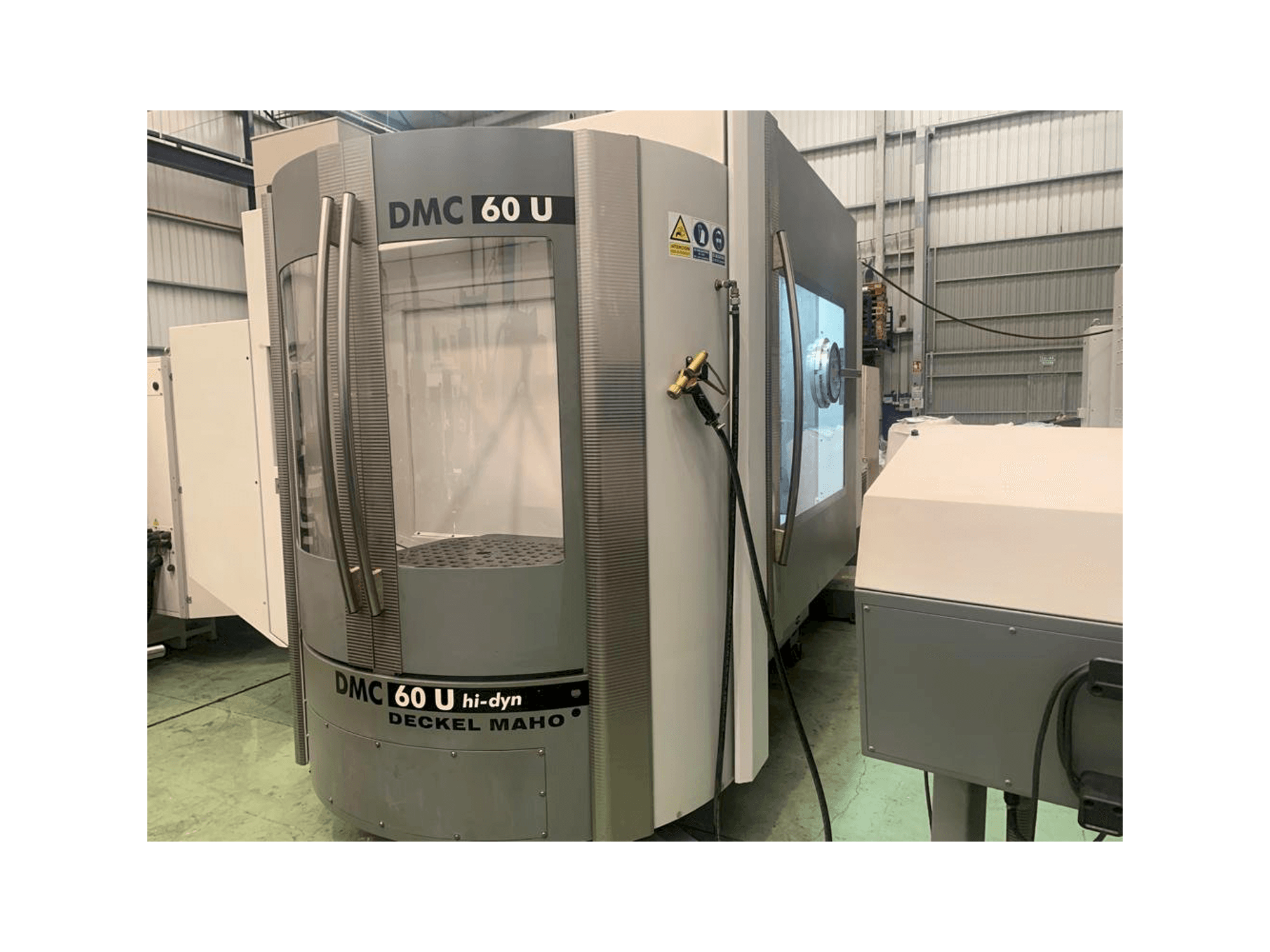 Makine DECKEL DMC 60 U hi-dyn - Önden görünüm