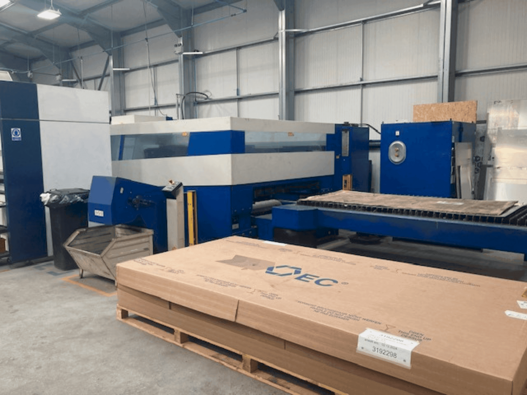 Makine TRUMPF Trulaser 5030 - Önden görünüm