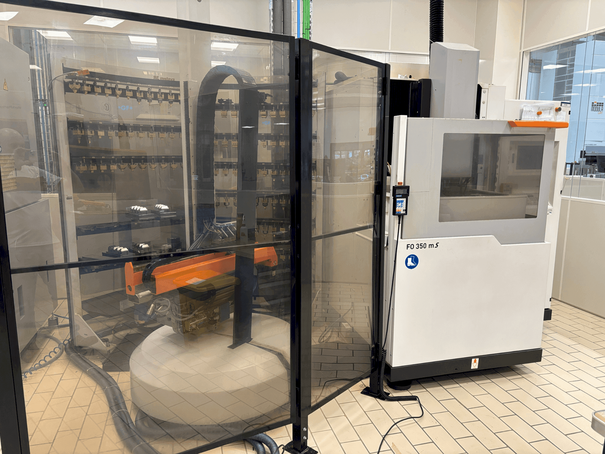 Makine CHARMILLES ROBOFORM 350 - Önden görünüm