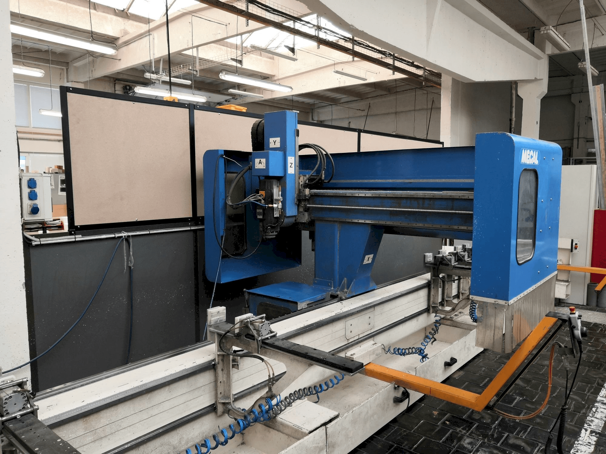 Makine MECAL MC 304 Pioneer 3 - Önden görünüm