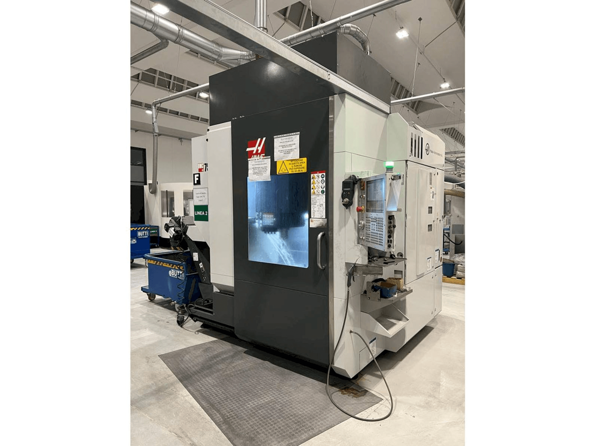 Makine HAAS UMC 750SS - Önden görünüm