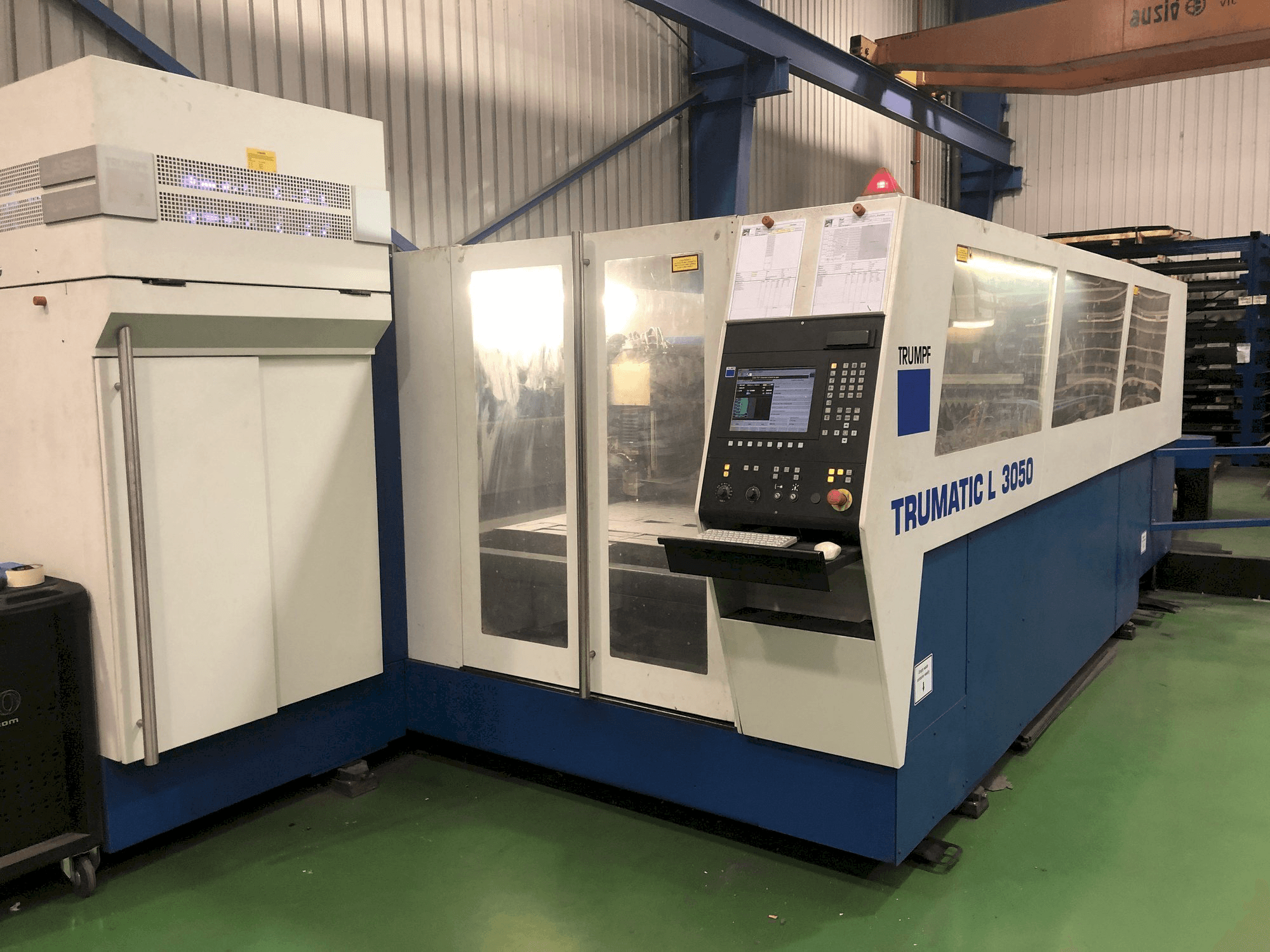 Makine Trumpf Trumatic L3050 - Önden görünüm