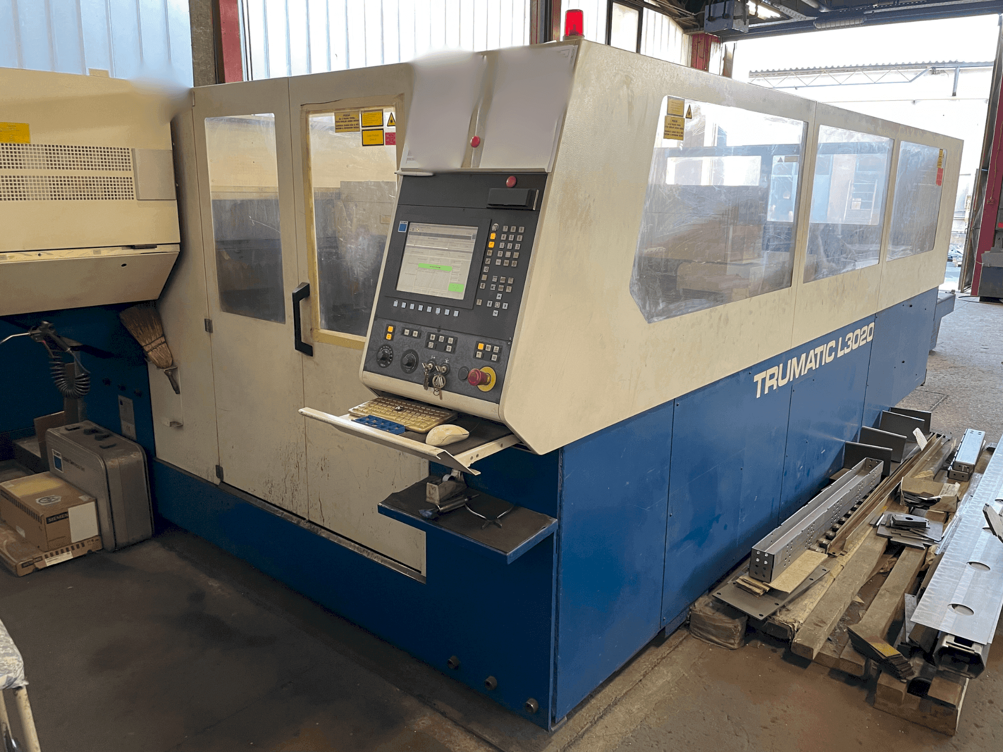 Makine TRUMPF Trumatic TC L3020 - Önden görünüm