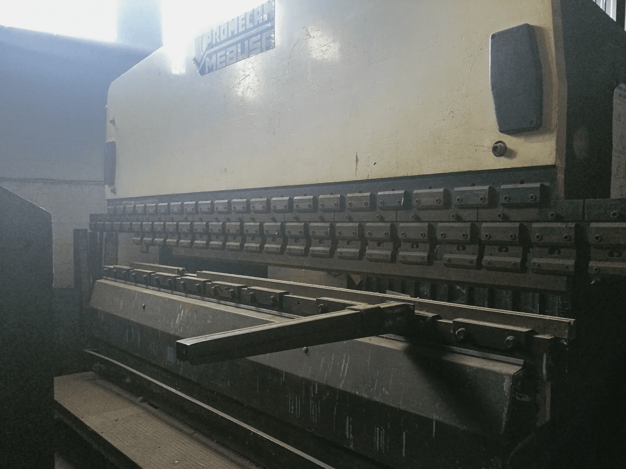 Makine 1 PROMECAM MEBUSA - Sağdan görünüm RG 204