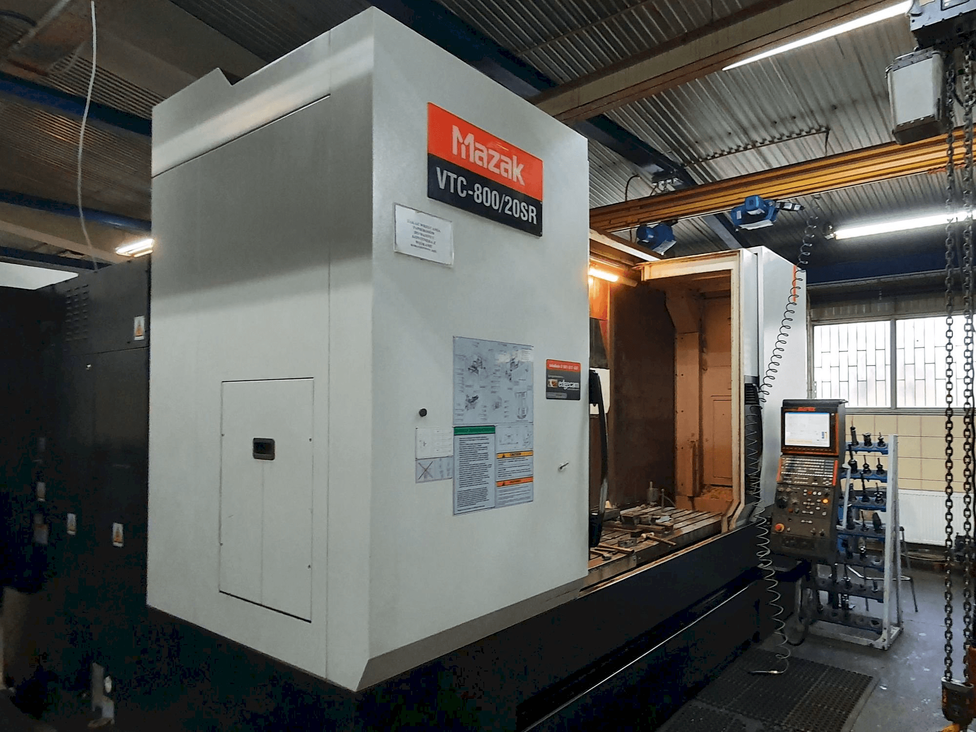 Makine Mazak VTC-800/20SR - Önden görünüm