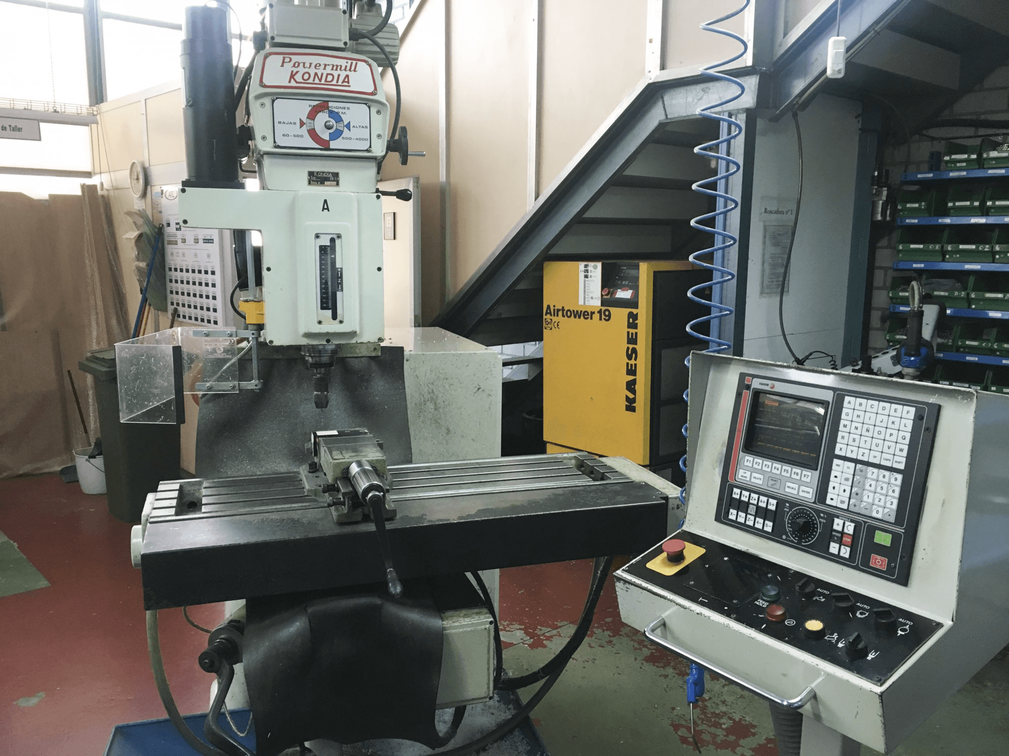 Makine KONDIA - Sol görünüm Powermill FV-1 CNC