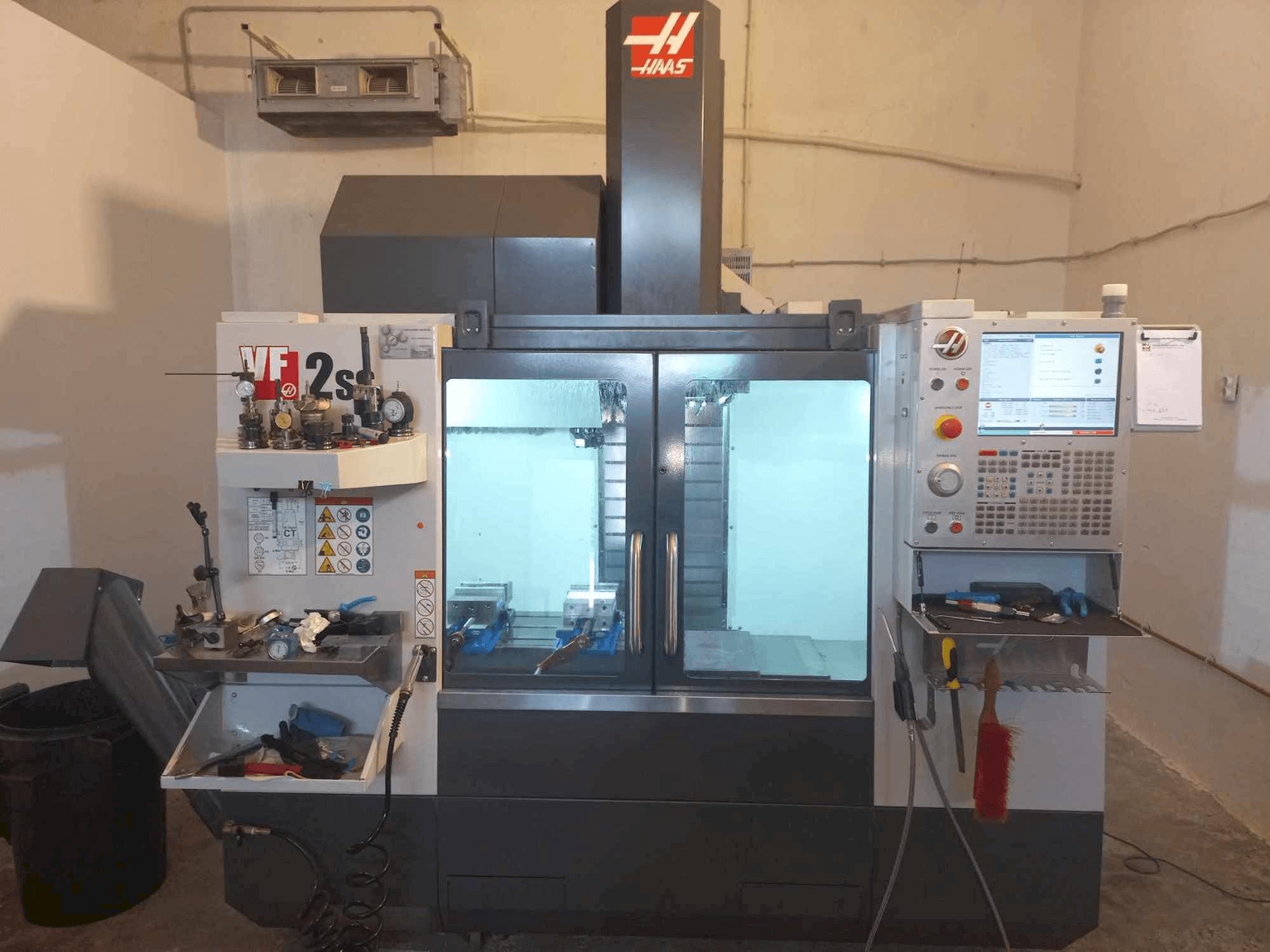 Makine HAAS VF 2 SS - Önden görünüm