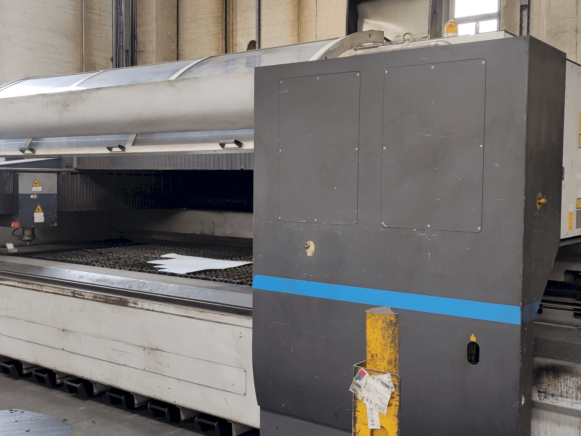 Makine LVD AXEL 3015 S - Önden görünüm