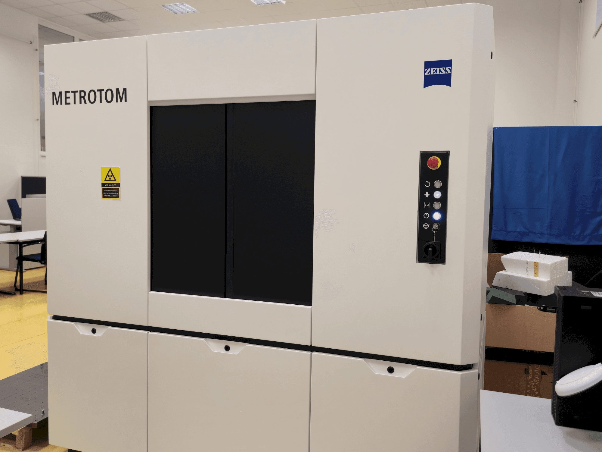 Makine ZEISS Metrotom 6Scout - Önden görünüm