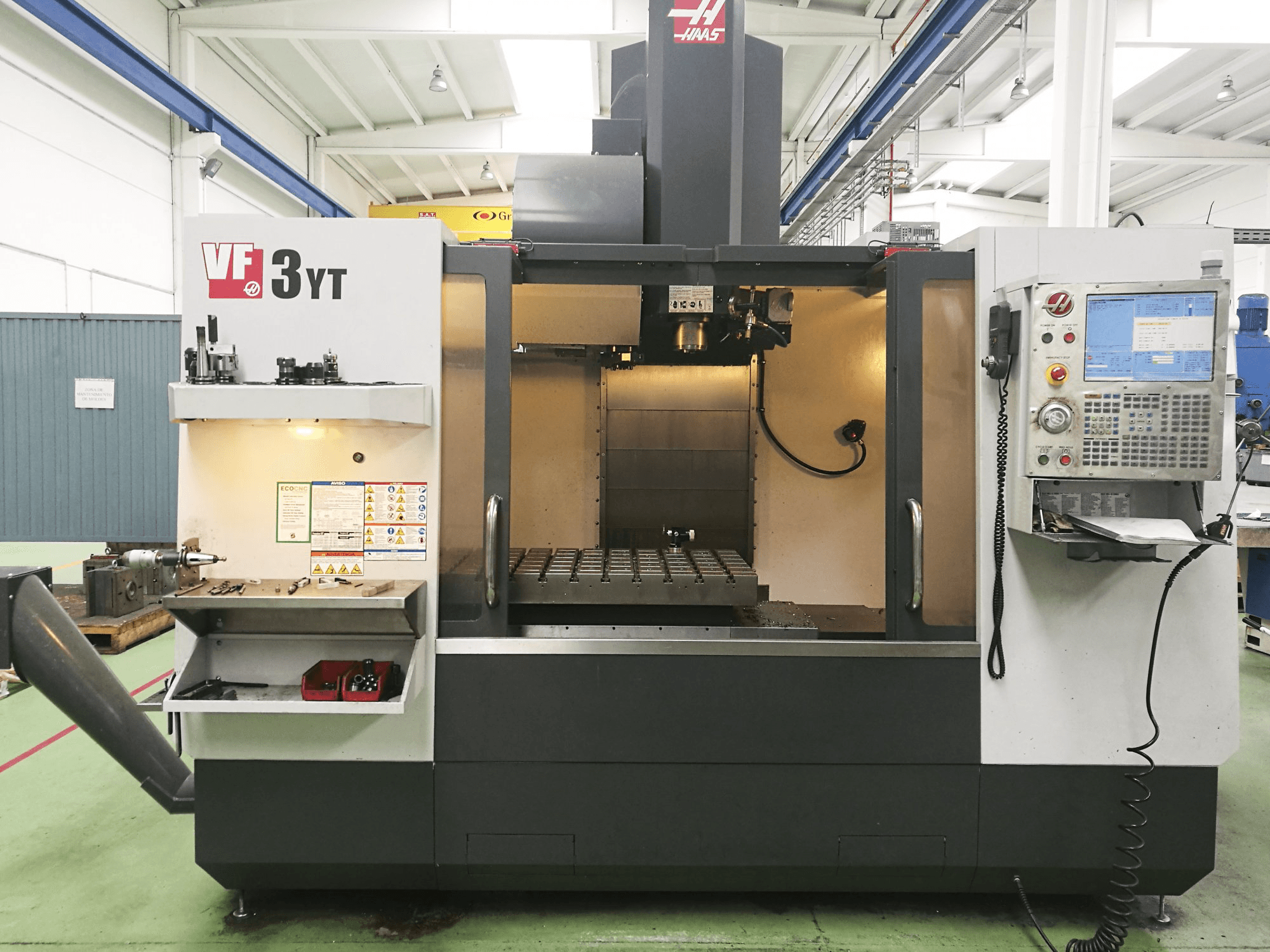 Makine 2 HAAS - Önden görünüm VF-3YT